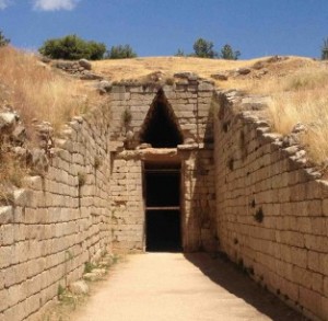 Mycenae_-_entrance_to_beehive_tomb_of_ClytemnestraLOW